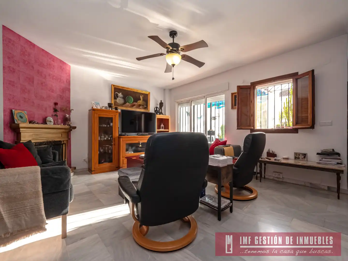 Sala d'estar de Casa adosada en venda en Vélez-Málaga amb Aire condicionat, Terrassa i Moblat