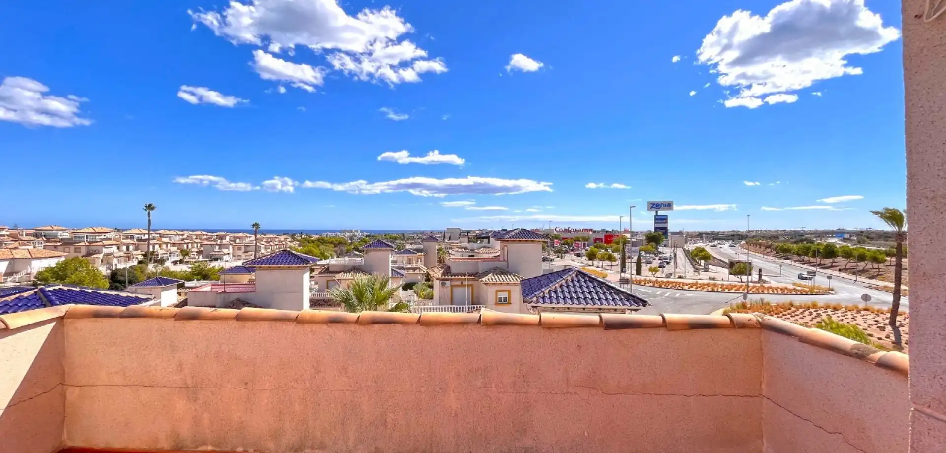 Vista exterior de Casa o xalet en venda en Orihuela amb Piscina
