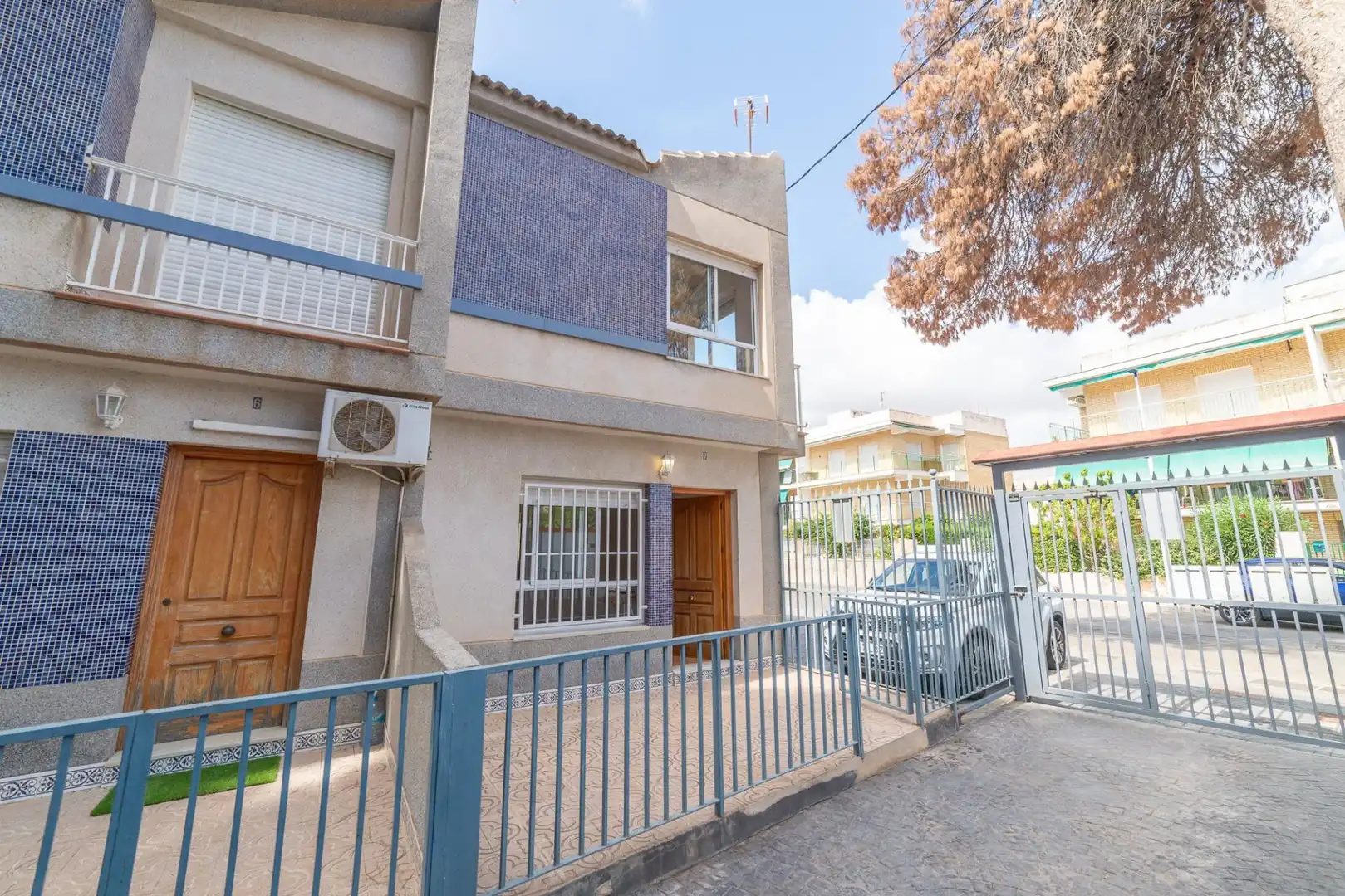 Maison mitoyenne avec terrasse à vendre à JAZMINES