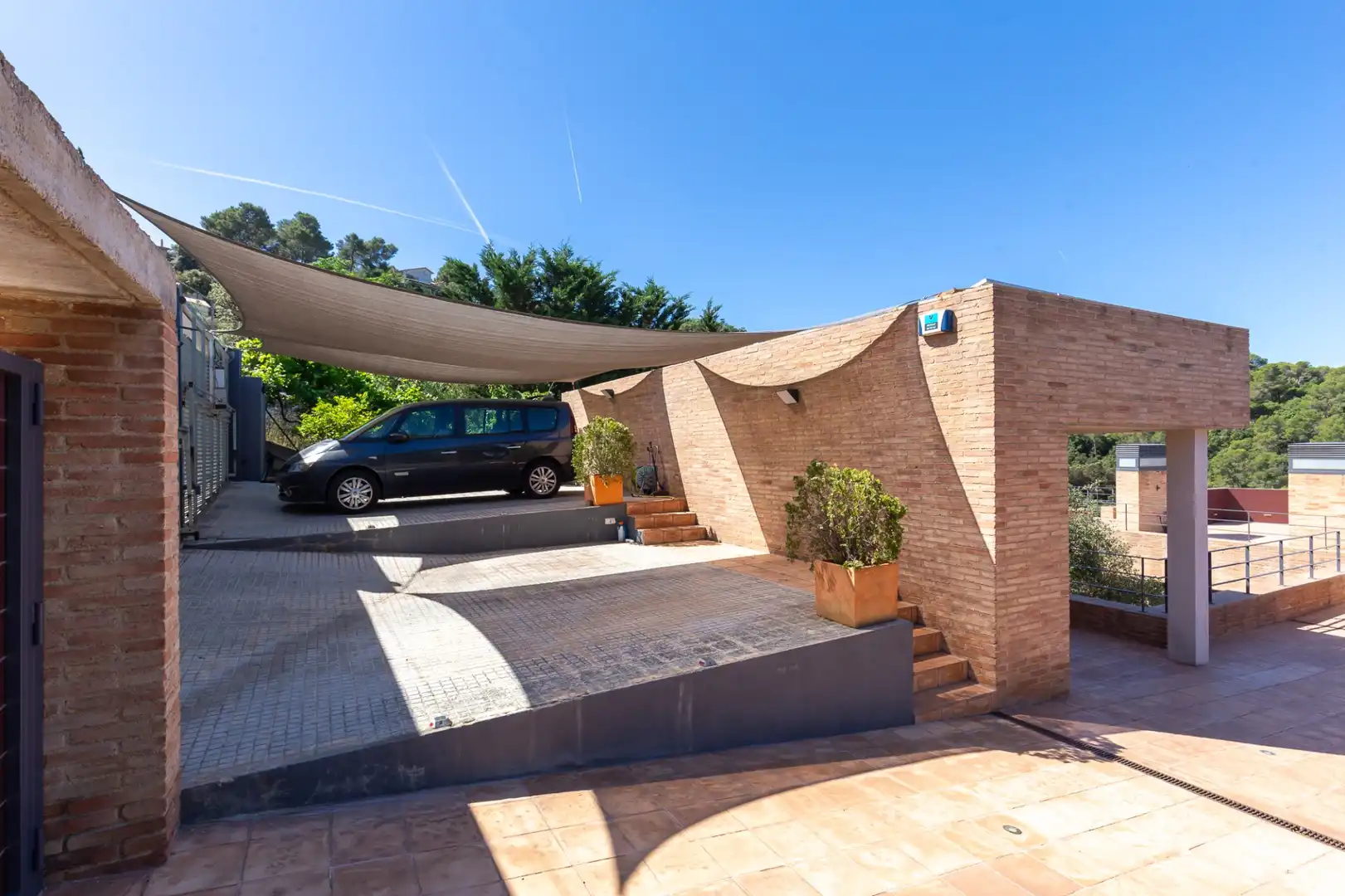 Vista exterior de Casa o xalet en venda en Sant Cugat del Vallès amb Aire condicionat, Calefacció i Terrassa