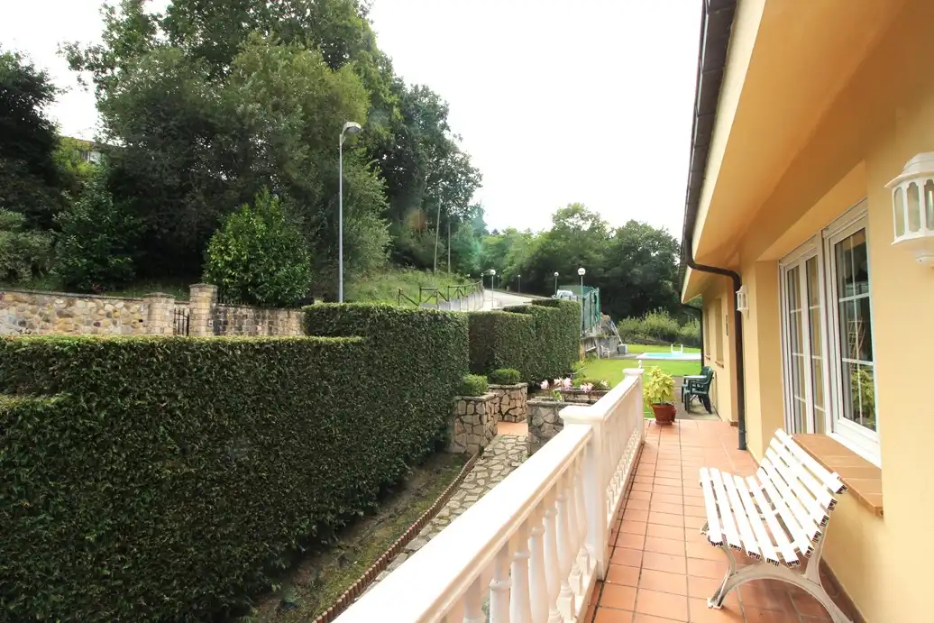 Terraza de Casa o chalet en venta en Parres con Piscina y Amueblado