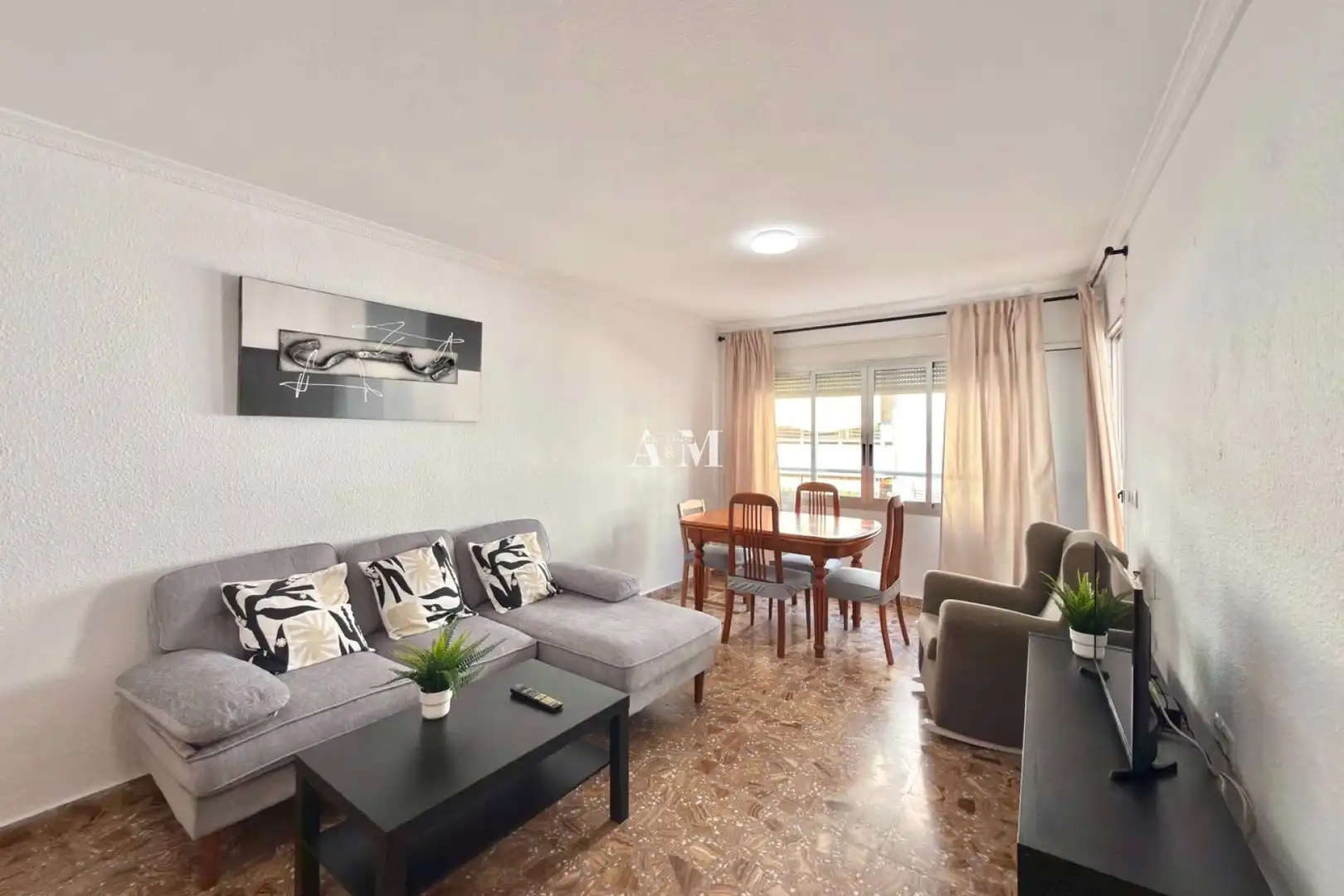 Außenansicht von Wohnung zur Miete in Torrevieja mit Klimaanlage, Heizung und Terrasse
