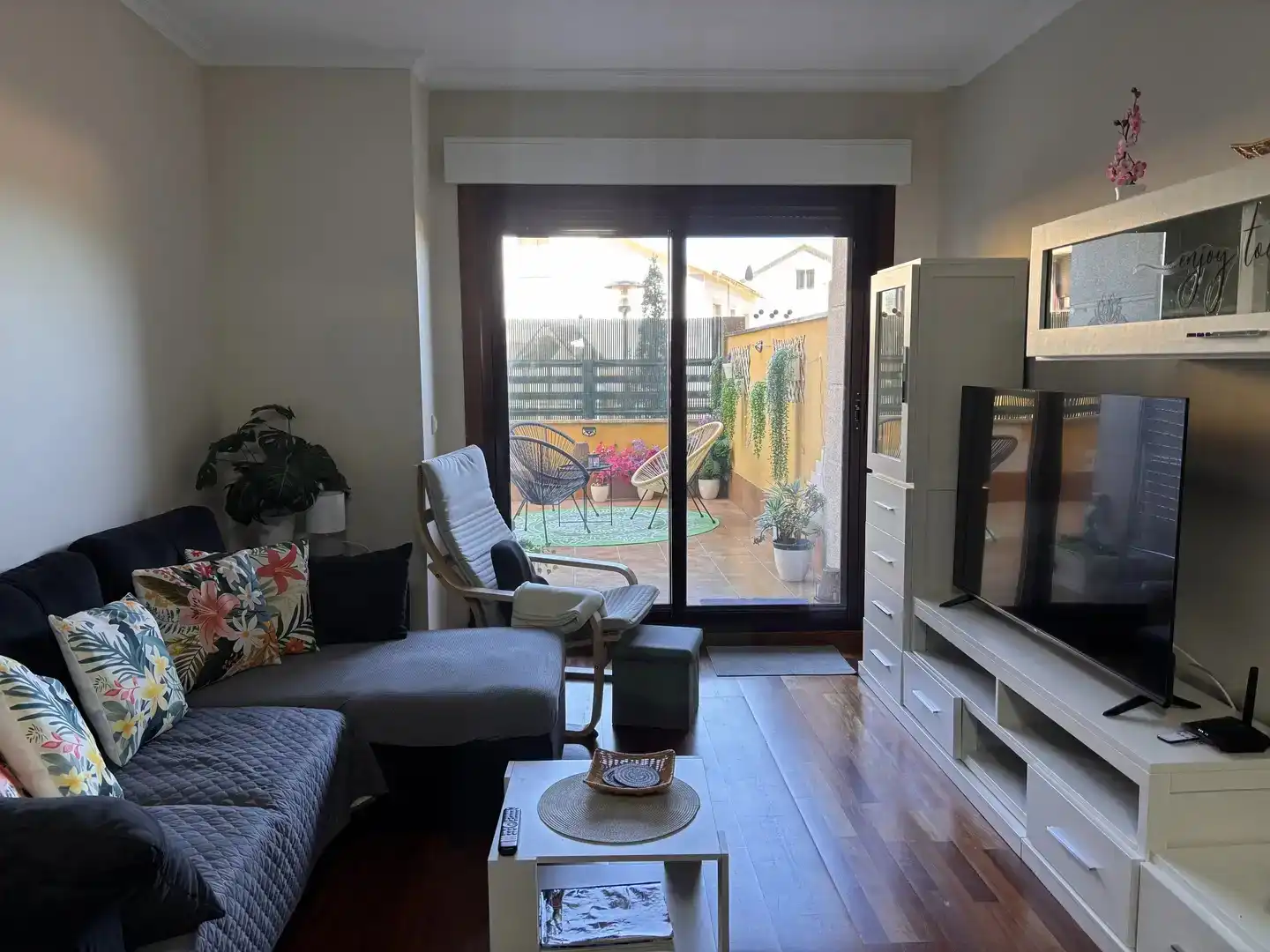 Wohnzimmer von Erdgeschoss zum Verkauf in O Grove   mit Klimaanlage, Heizung und Privatgarten