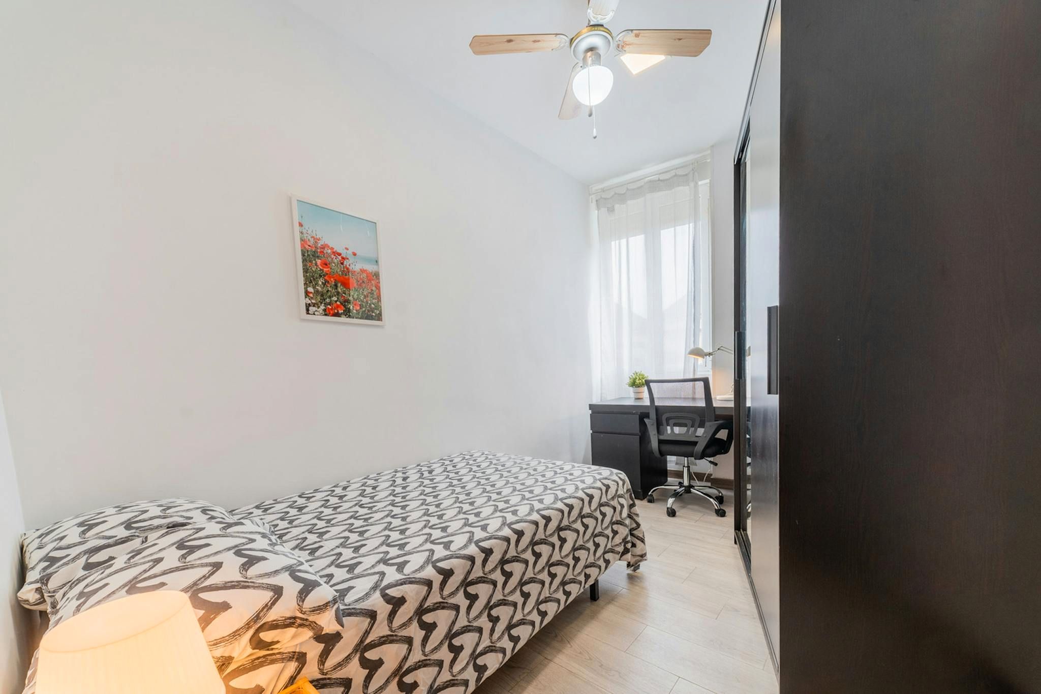 Bedroom of Flat to share in  Valencia Capital  with Furnished, Washing machine and TV