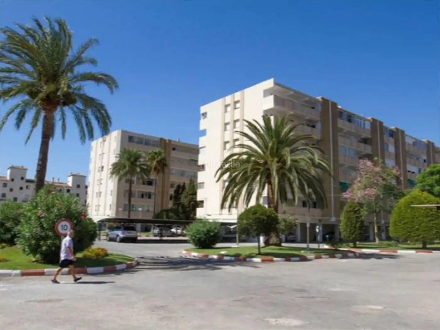 Pis amb jardí en venda a Carrer Saint Tropez 10