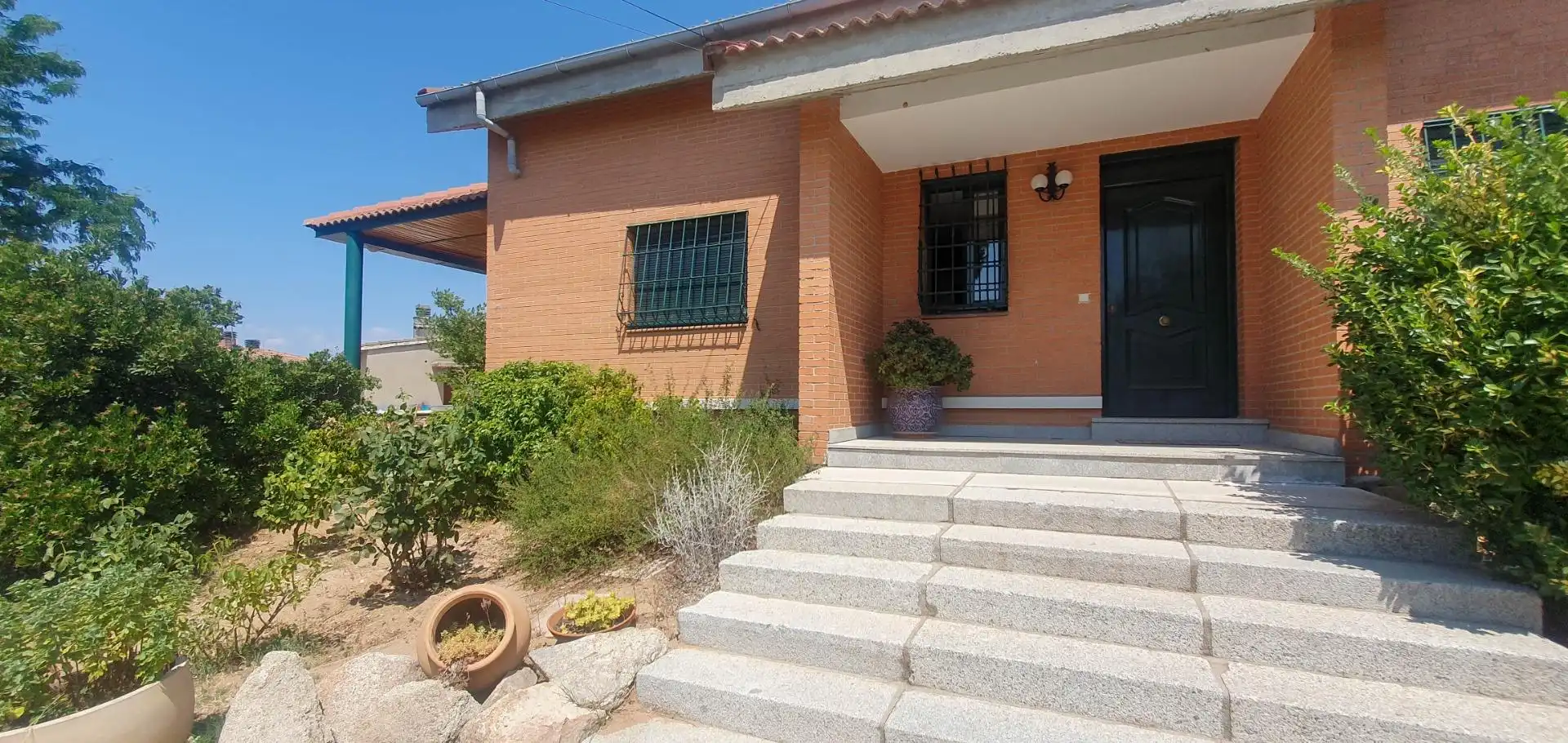 Vista exterior de Casa o chalet en venta en El Casar con Terraza, Trastero y Piscina