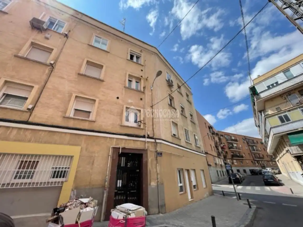 Vista exterior de Piso en venta en Madrid con Calefacción y Parquet
