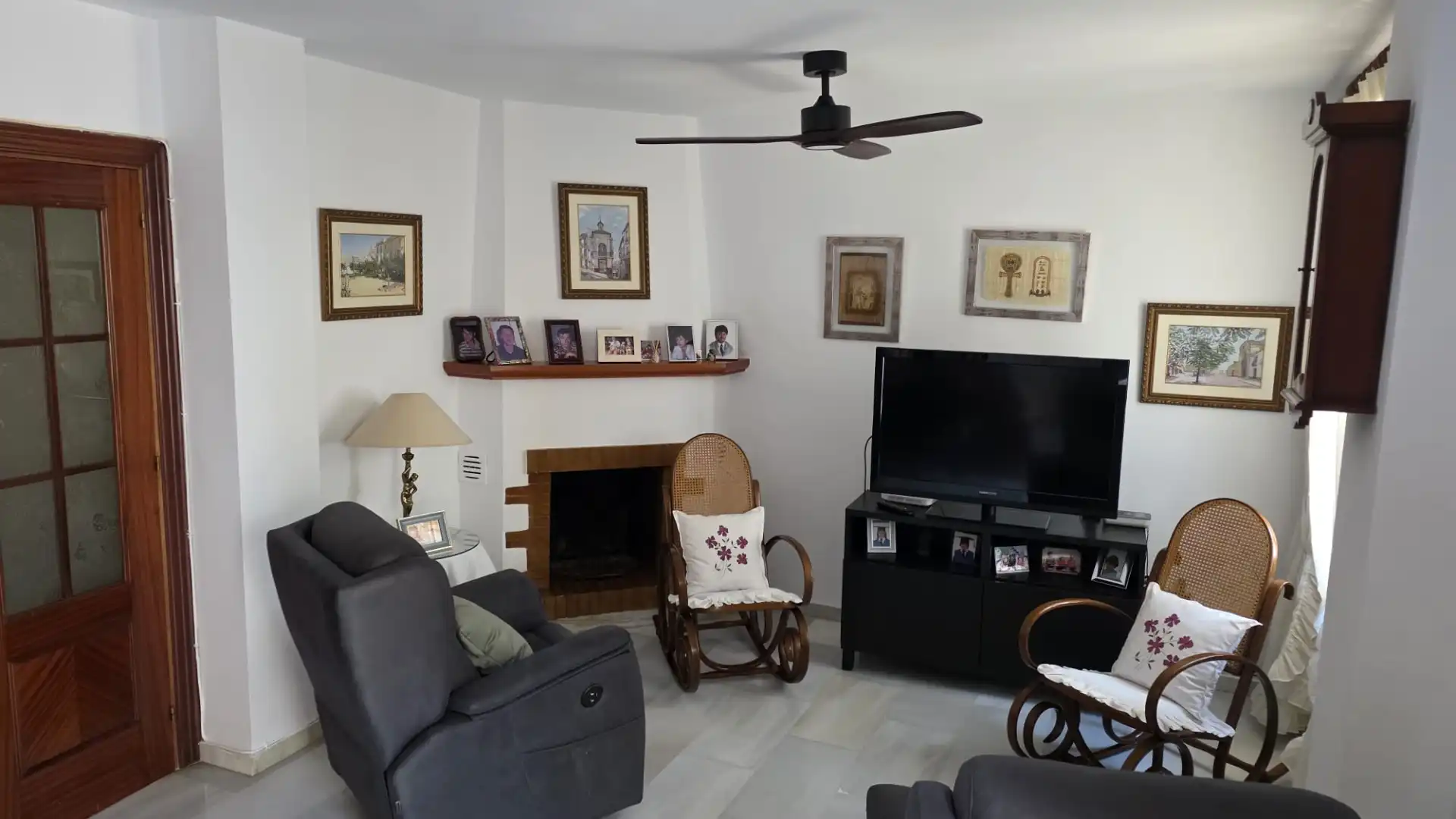 Sala d'estar de Casa o xalet en venda en Vélez-Málaga amb Aire condicionat, Terrassa i Moblat