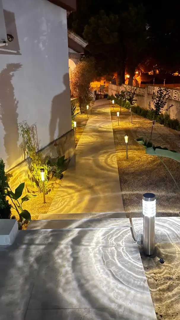 Vista exterior de Casa o xalet de lloguer en El Campello amb Aire condicionat, Calefacció i Jardí privat