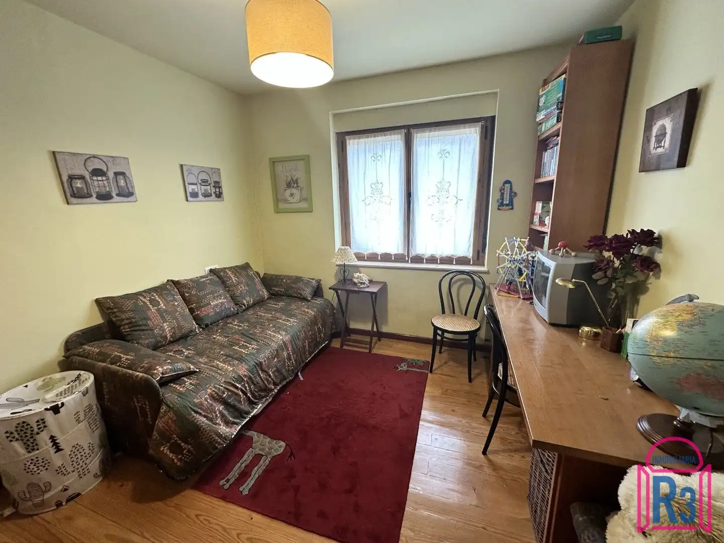 Dormitori de Casa o xalet en venda en Matallana de Torío amb Moblat