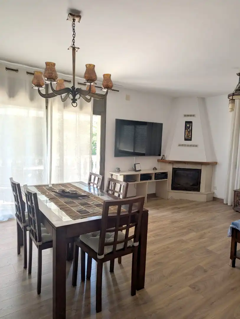 Menjador de Casa o xalet en venda en La Roca del Vallès amb Aire condicionat, Calefacció i Jardí privat