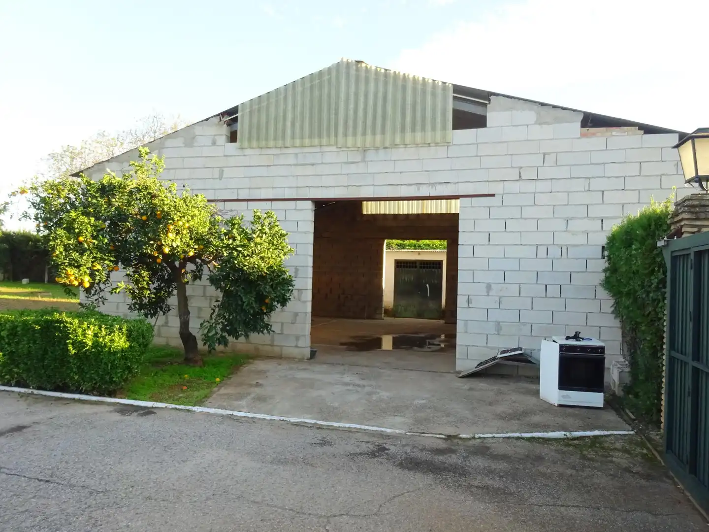Exterior view of Houses for sale in Sanlúcar la Mayor  with Air Conditioner, Private garden and Storage room