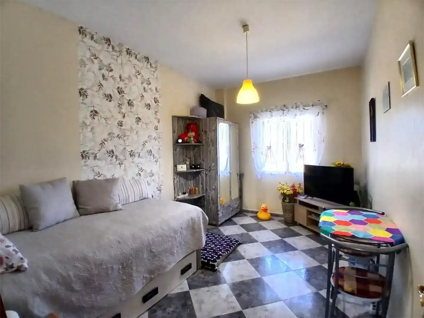 Habitación de Piso en venta en Vélez-Málaga con Piscina y Balcón