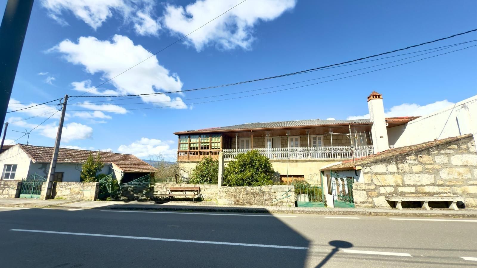 Vista exterior de Finca rústica en venda en Cenlle amb Jardí privat, Terrassa i Traster