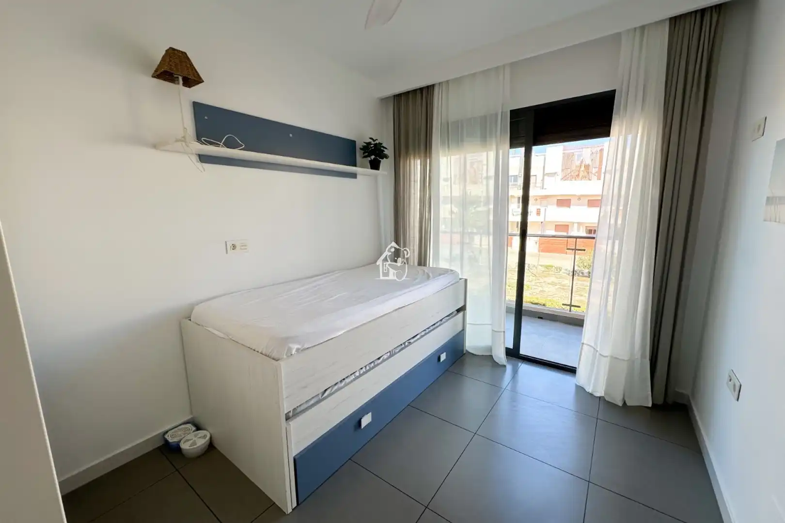 Dormitori de Apartament de lloguer en Pilar de la Horadada amb Aire condicionat, Terrassa i Piscina