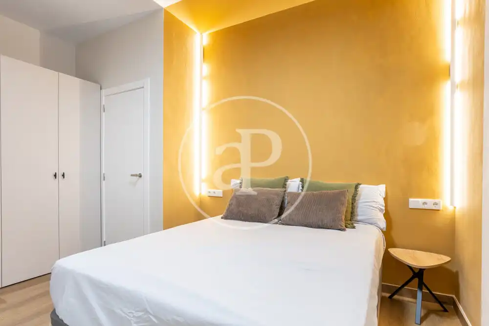 Bedroom of Flat for rent in Valencia  with Air Conditioner, Heating and Terrace