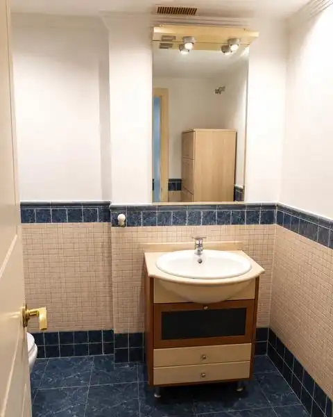 Baño de Piso en venta en Estepona con Aire acondicionado, Calefacción y Jardín privado