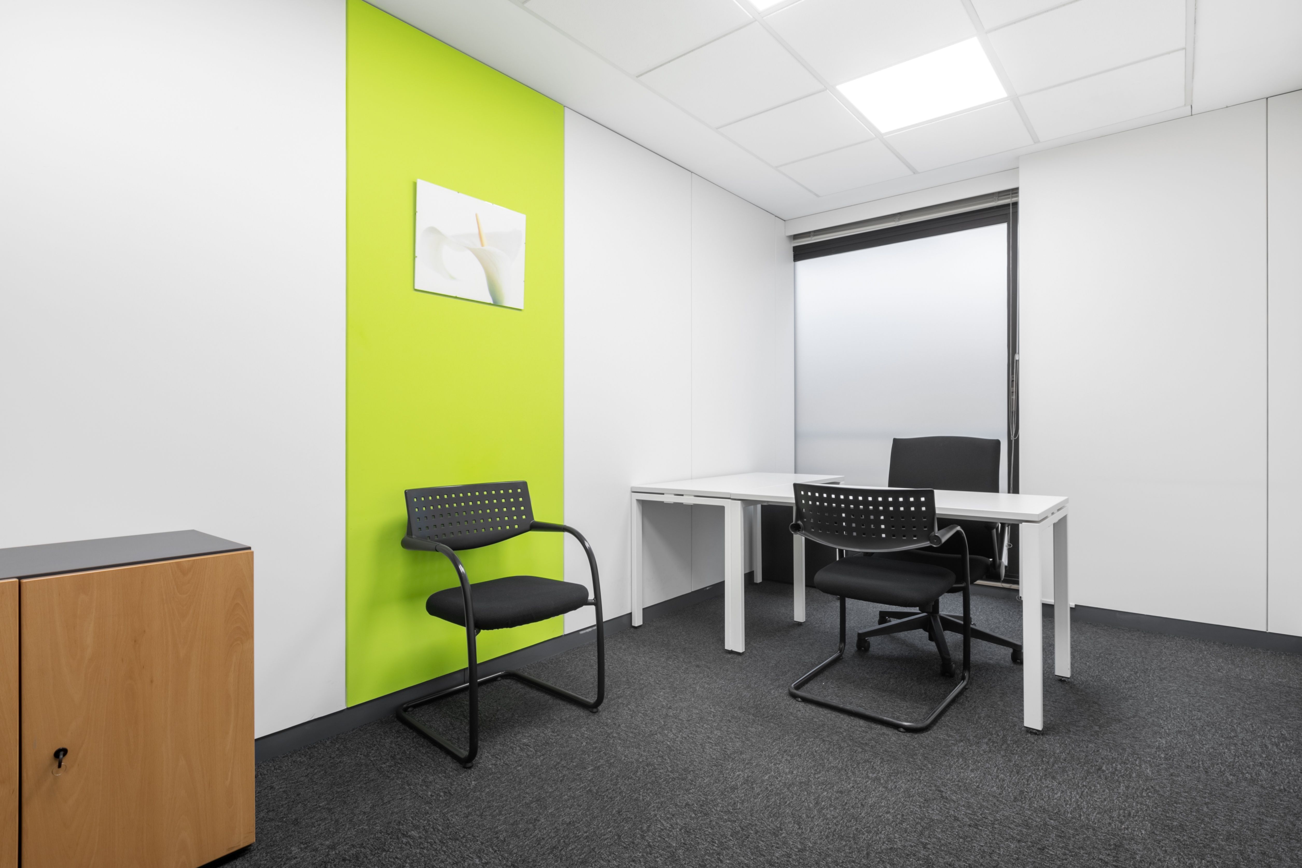 Office to rent in Marbella  with Air Conditioner, Heating and Furnished
