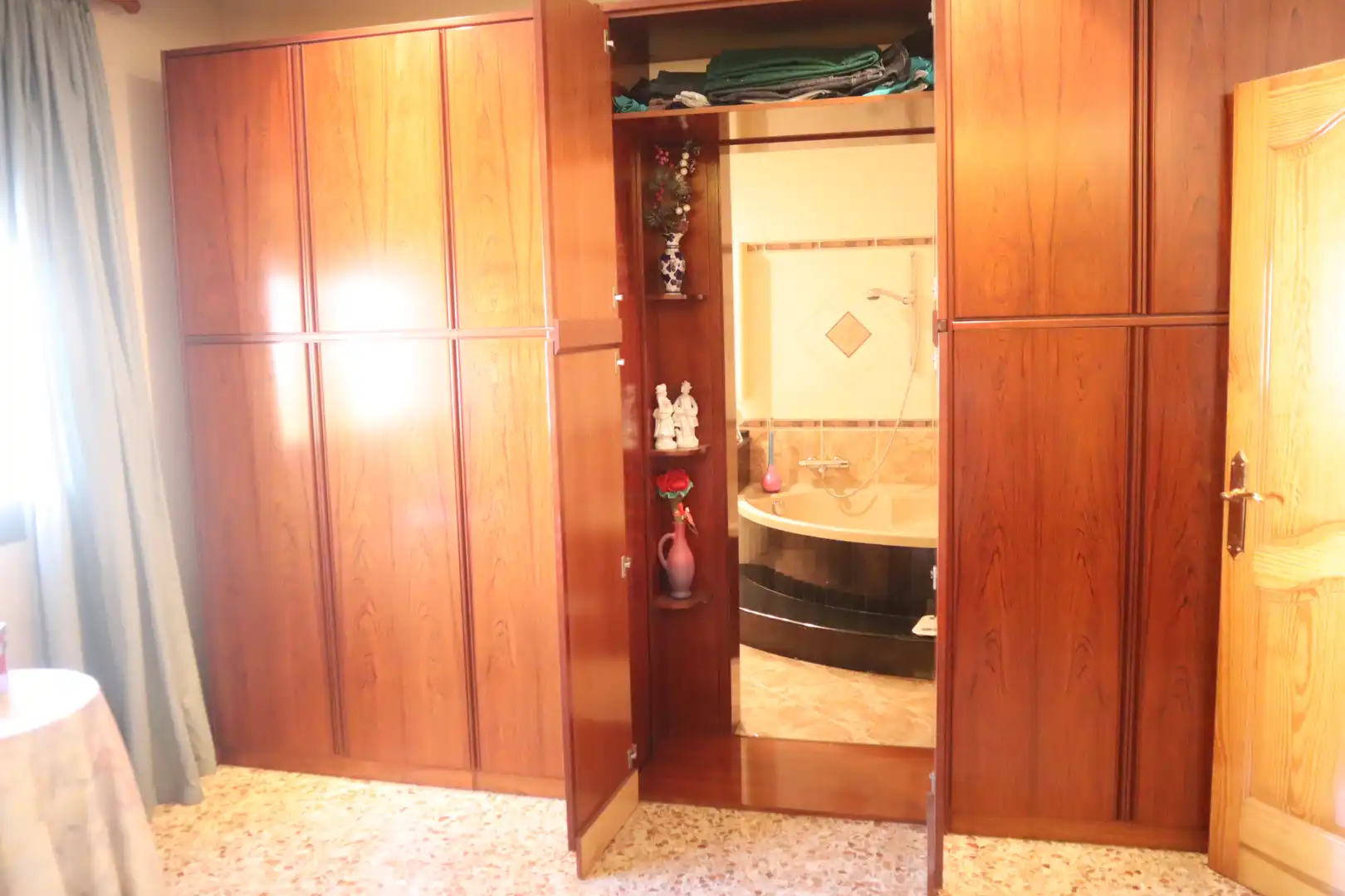 Bany de Casa o xalet en venda en Cerdanyola del Vallès amb Calefacció, Terrassa i Traster