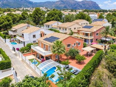 Villa con piscina in vendita a Calle Zurbaran