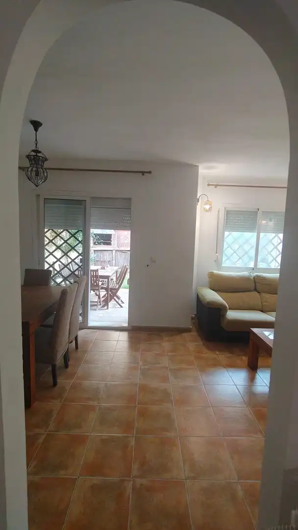 Garten von Einfamilien-Reihenhaus zur Miete in Algeciras mit Privatgarten und Möbliert