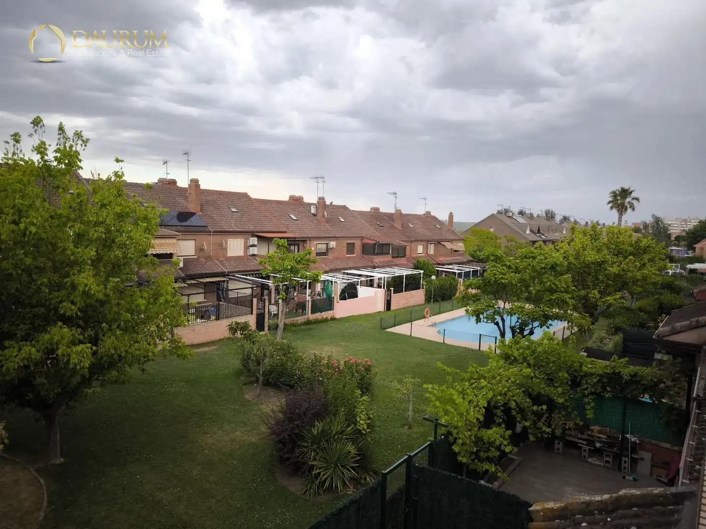 Jardí de Casa adosada en venda en Fuenlabrada amb Aire condicionat, Calefacció i Jardí privat