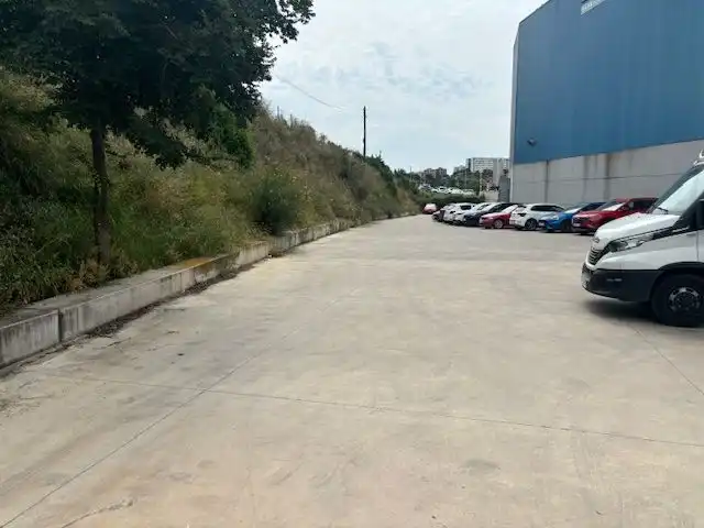 Aparcament de Nau industrial en venda en Montcada i Reixac