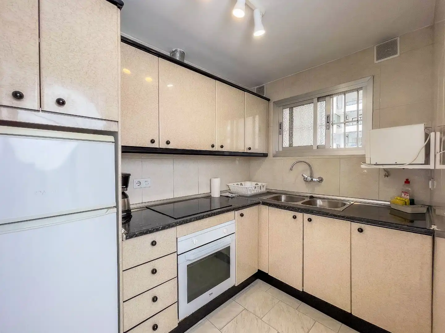 Cocina de Piso en venta en Fuengirola con Aire acondicionado