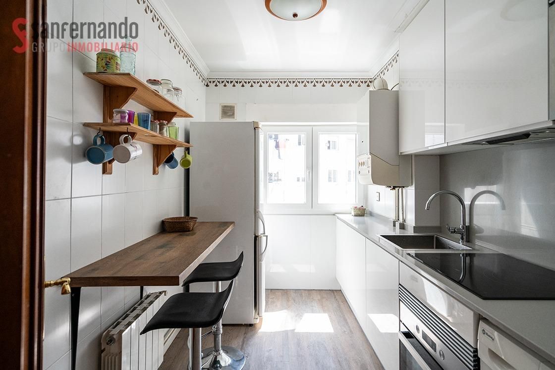 Piso en venta en Calle Division Azul, Cuatro Caminos, Santander