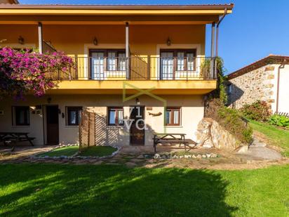 Vista exterior de Casa o xalet en venda en Cudillero amb Jardí privat i Terrassa