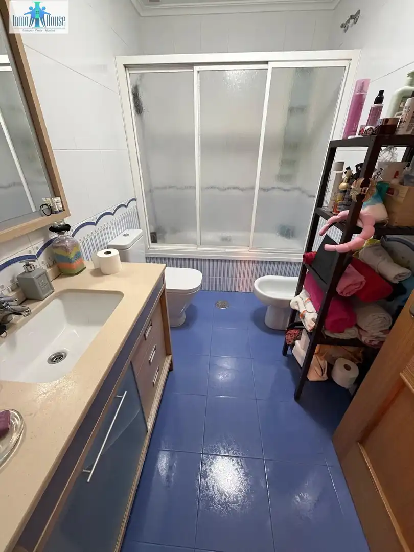 Baño de Casa adosada en venta en Albacete con Aire acondicionado, Calefacción y Trastero