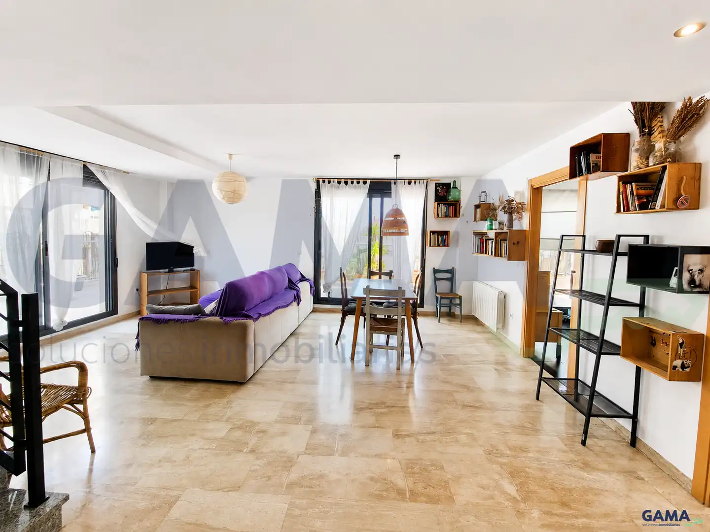 Wohnzimmer von Dachboden zur Miete in Alzira mit Klimaanlage, Terrasse und Möbliert