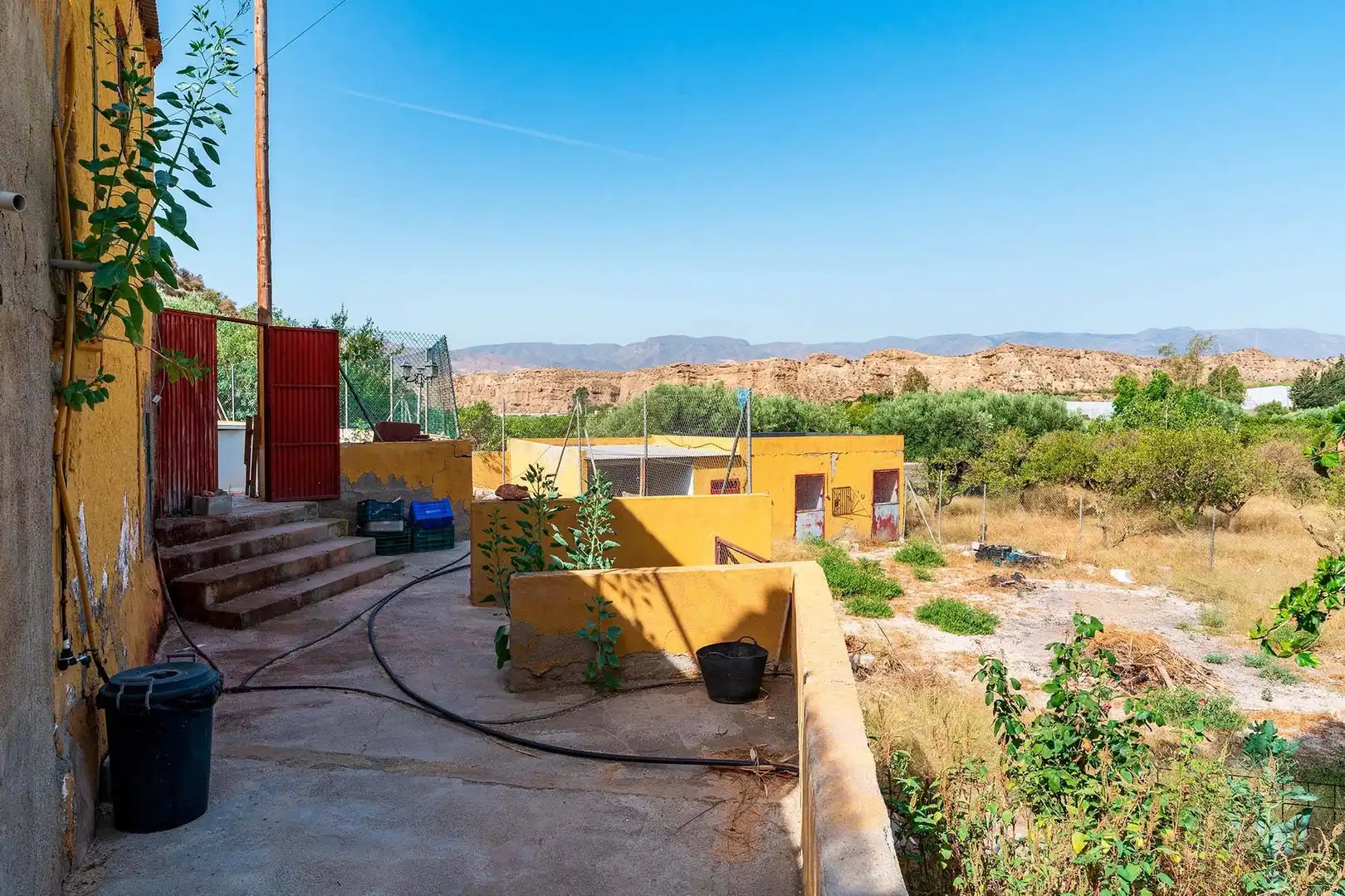 Vista exterior de Finca rústica en venda en Rioja amb Jardí privat