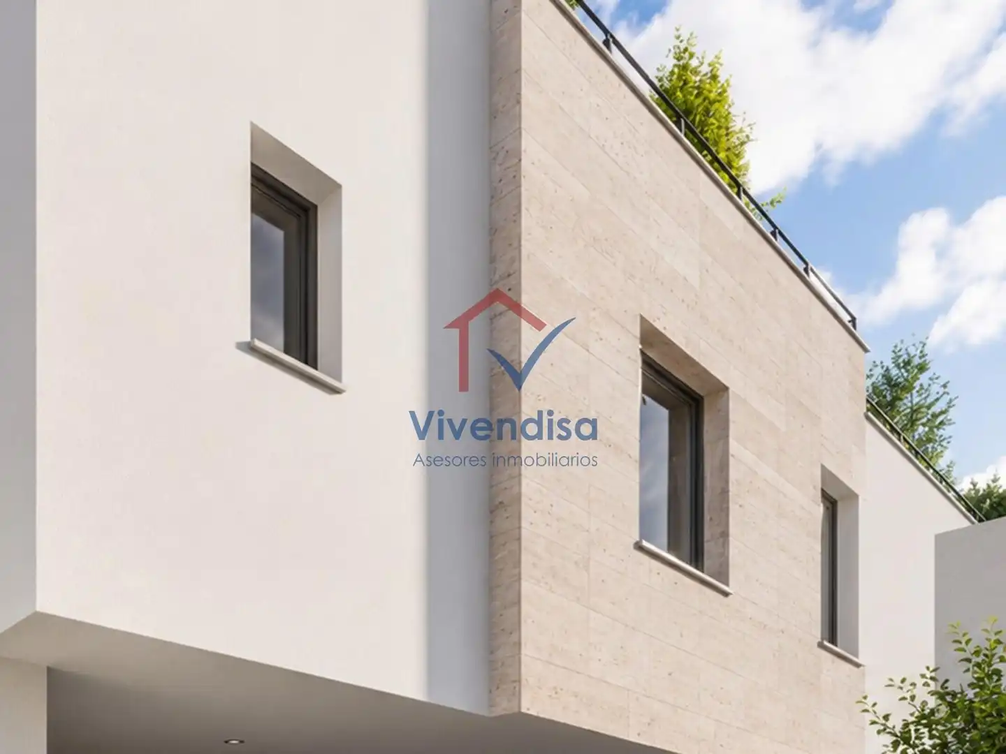 Vista exterior de Casa adosada en venda en Guadalajara amb Calefacció, Jardí privat i Terrassa