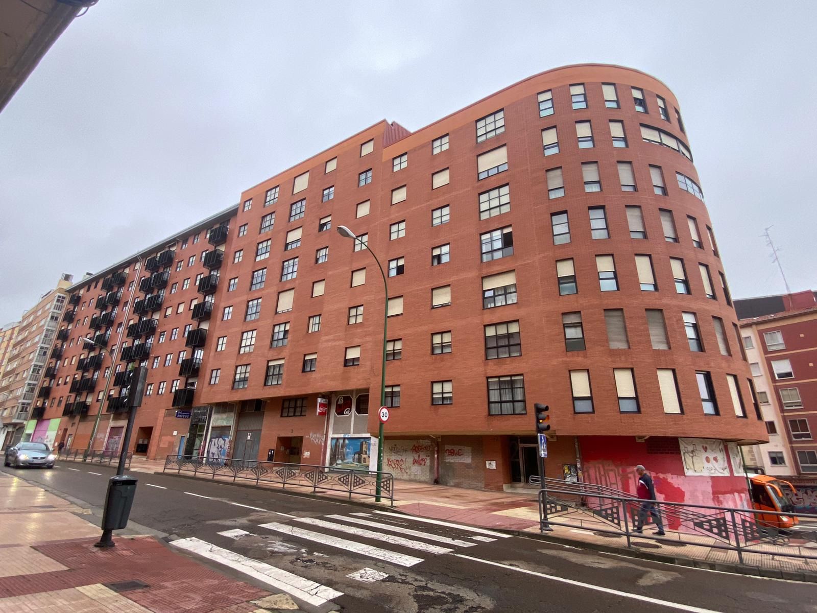 Vista exterior de Pis en venda en Burgos Capital amb Calefacció, Parquet i Terrassa