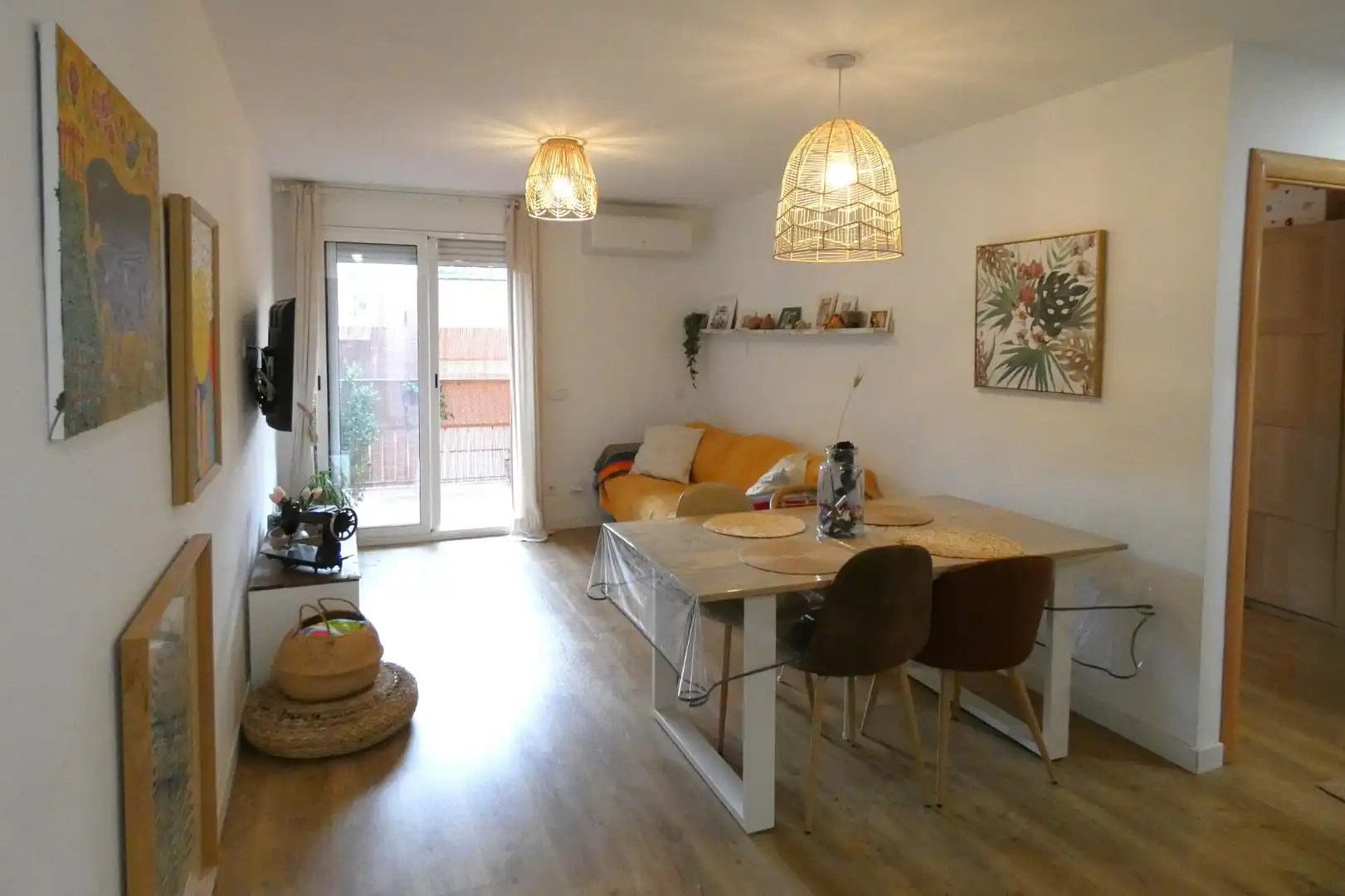 Sala de estar de Piso en venta en Santa Coloma de Gramenet con Aire acondicionado, Calefacción y Parquet