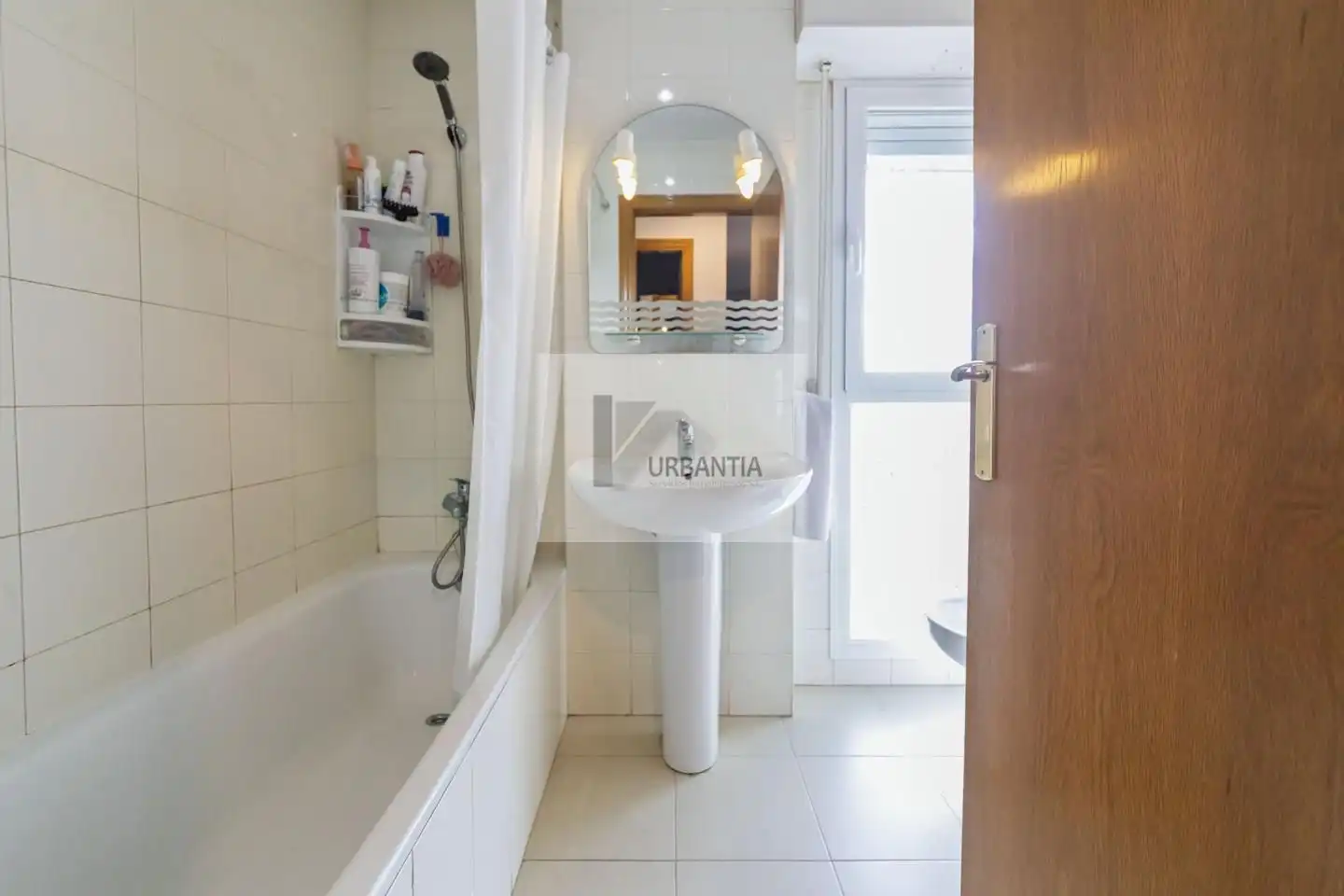 Bathroom of Flat for sale in  Pamplona / Iruña  with Heating, Parquet flooring and Terrace