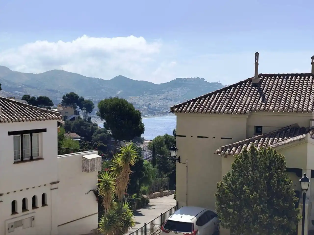 Vista exterior de Casa adosada en venda en Almuñécar amb Jardí privat i Terrassa
