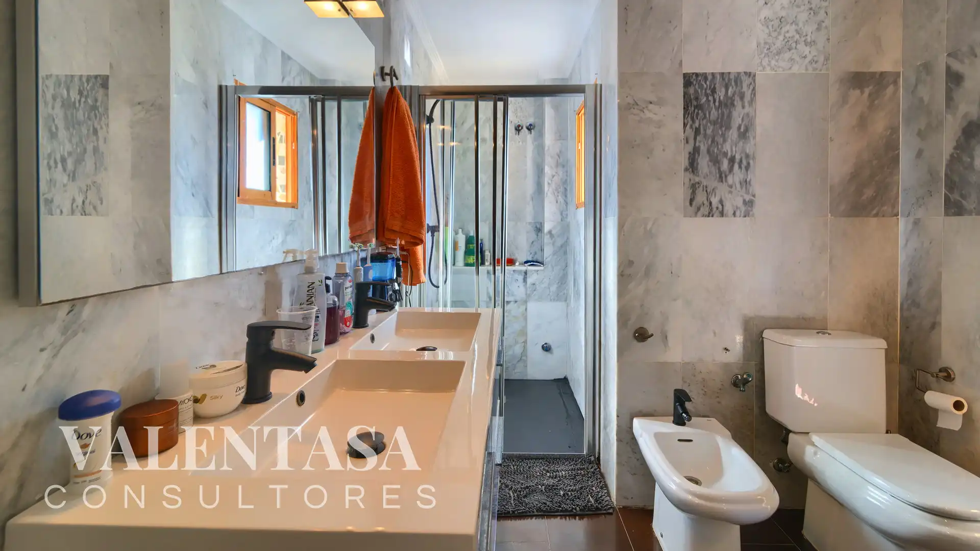Bathroom of Houses for sale in L'Eliana  with Air Conditioner, Heating and Private garden