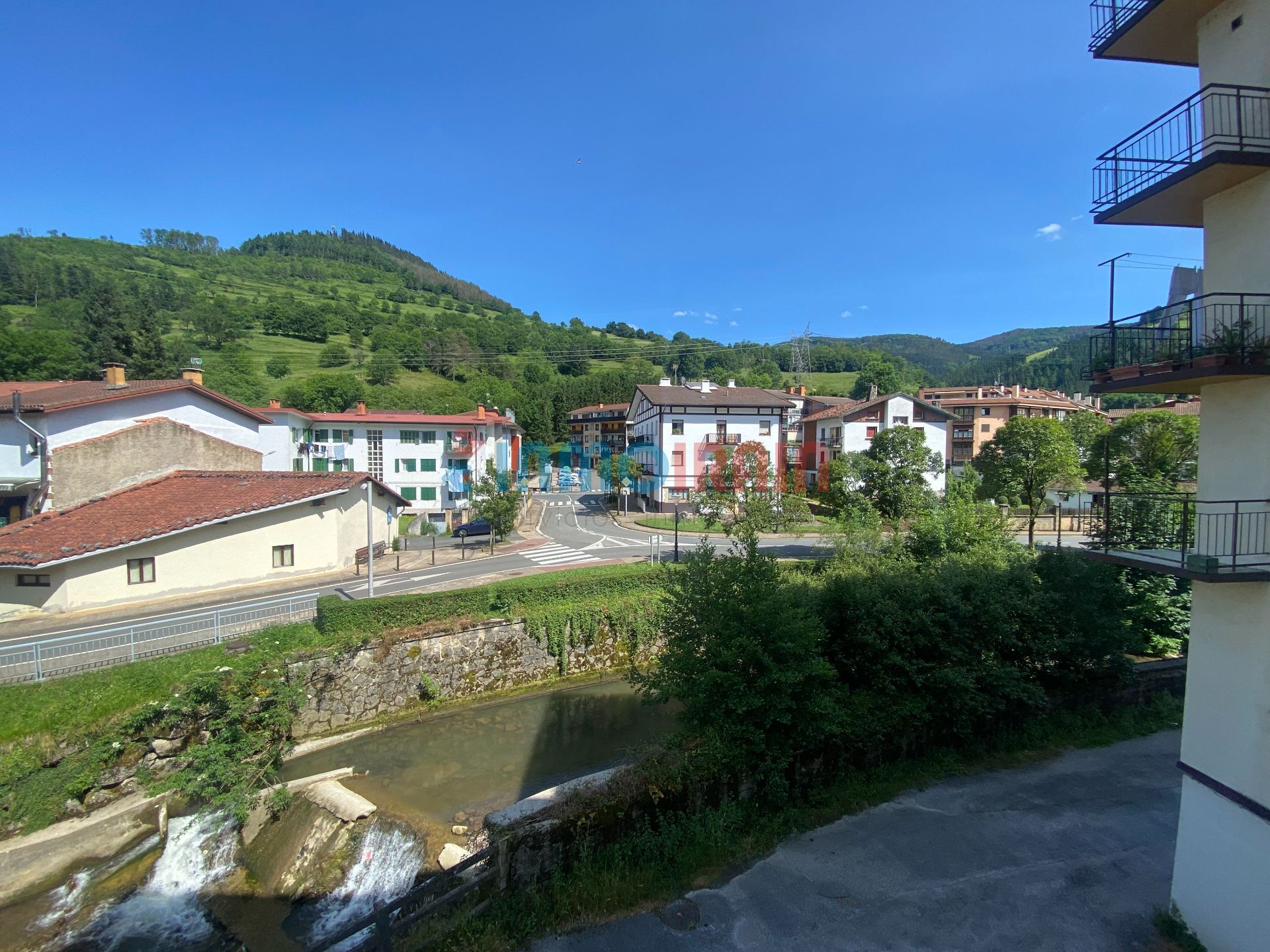 Außenansicht von Wohnung zum verkauf in Zegama mit Heizung, Terrasse und Abstellraum