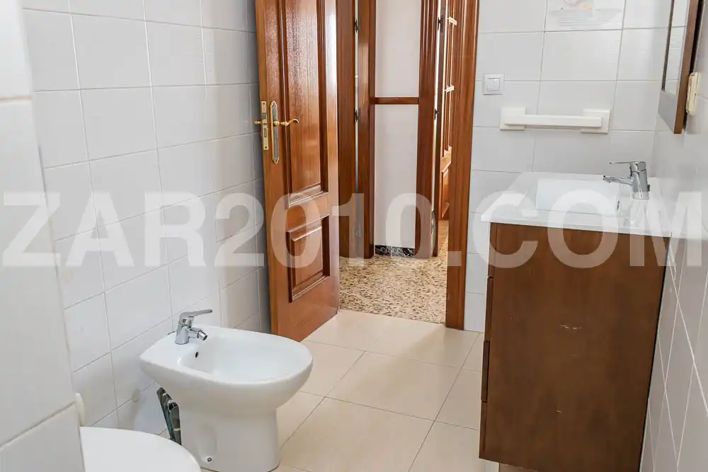 Baño de Piso en venta en Garrucha con Terraza, Amueblado y Horno
