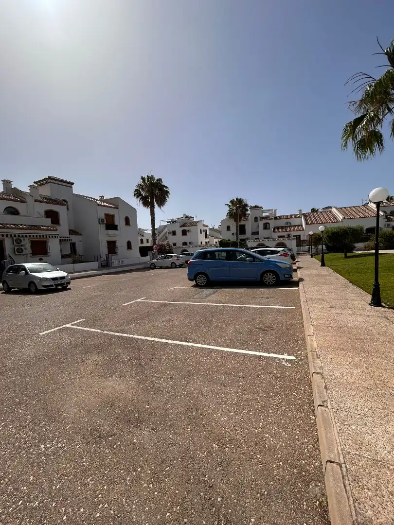 Aparcament de Casa adosada en venda en Orihuela amb Aire condicionat, Jardí privat i Terrassa