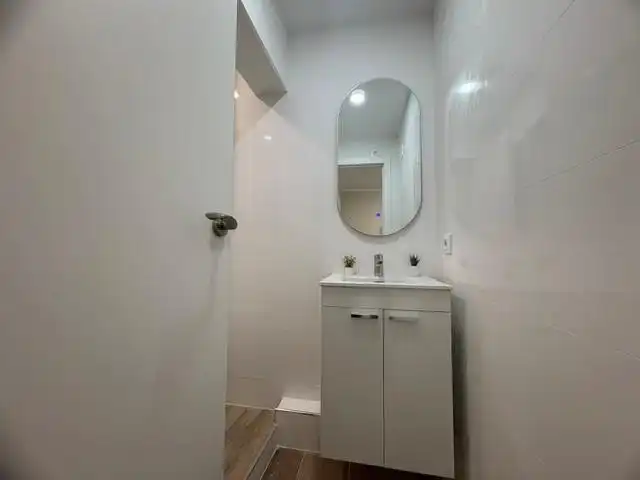 Bathroom of Flat for sale in Barcelona