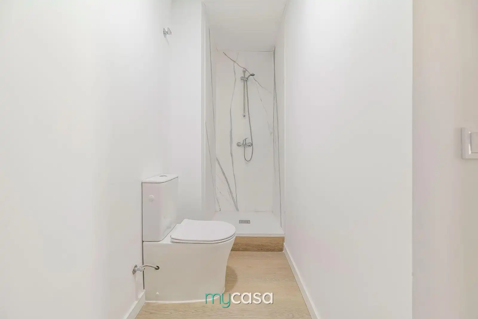 Bathroom of Study for sale in Barberà del Vallès  with Air Conditioner, Parquet flooring and Furnished