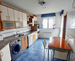 Cuina de Dúplex en venda en León Capital  amb Calefacció, Parquet i Terrassa