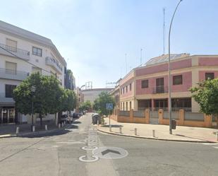 Vista exterior de Àtic de lloguer en  Sevilla Capital amb Aire condicionat, Terrassa i Es permeten mascotes