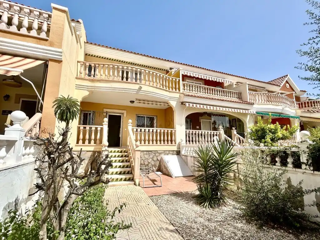 Vista exterior de Casa o xalet en venda en Rojales amb Aire condicionat i Piscina