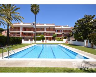 Swimming pool of Single-family semi-detached for sale in Premià de Mar  with Air Conditioner, Terrace and Swimming Pool