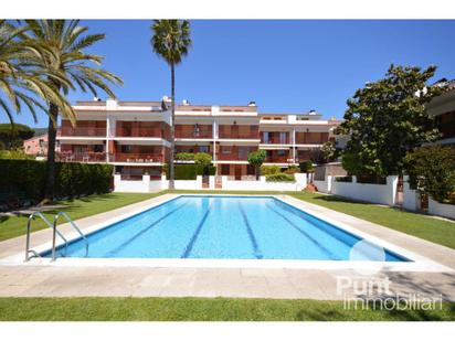 Swimming pool of Single-family semi-detached for sale in Premià de Mar  with Air Conditioner, Heating and Private garden