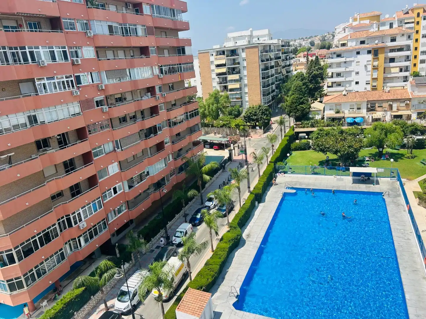 Außenansicht von Wohnungen zur Miete in Fuengirola mit Klimaanlage, Terrasse und Möbliert